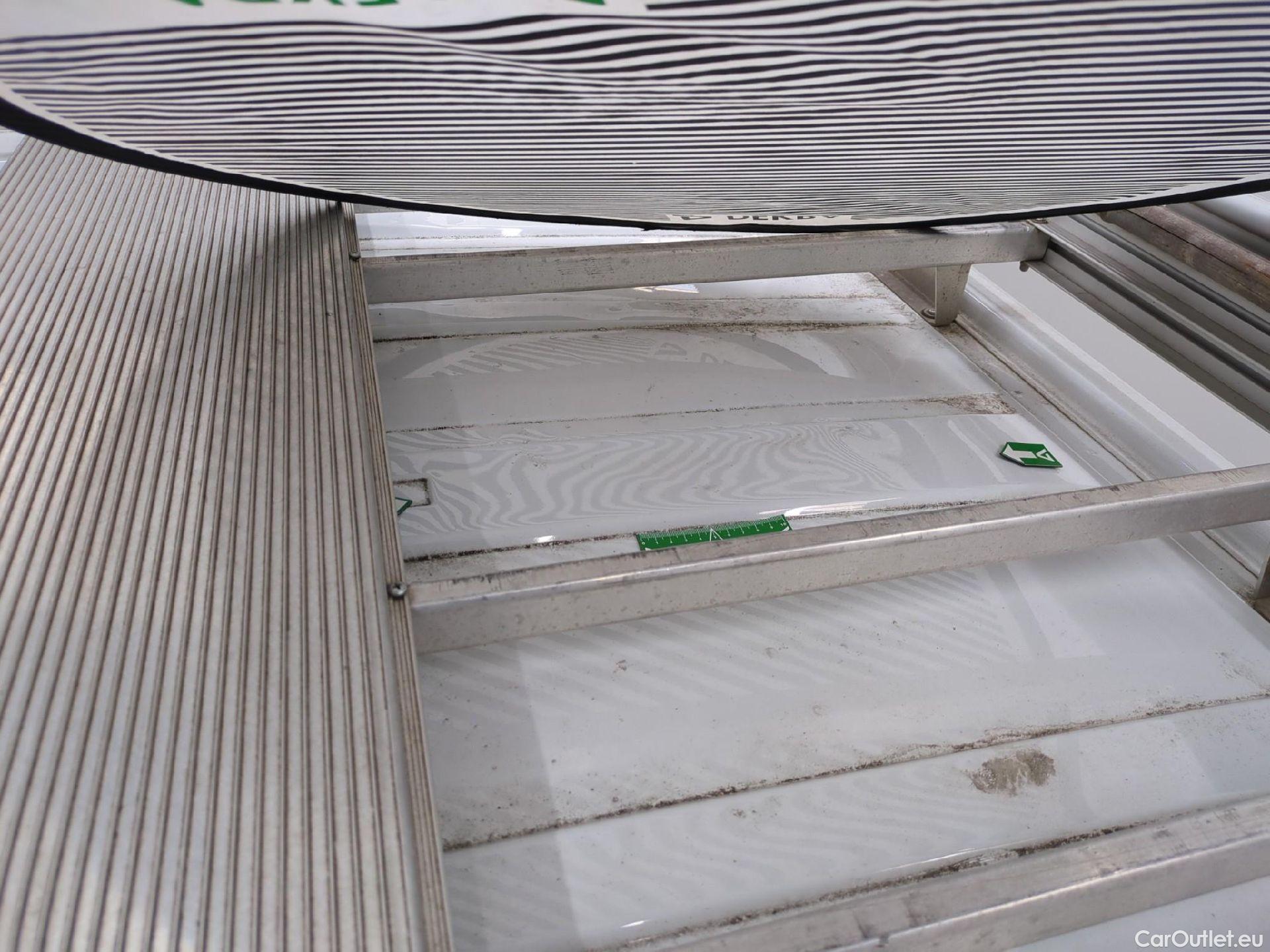  Renault  Trafic RENAULT  / 2019 / 4P / Fourgon tole NV FG GCF L1H1 1000 dCi 120 #50