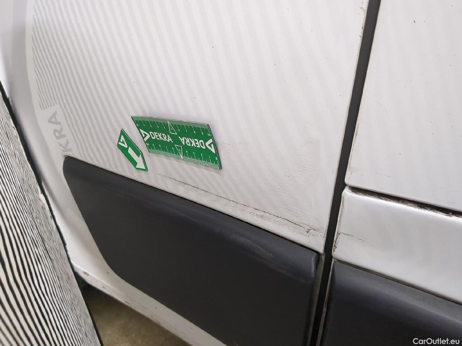  Peugeot  Boxer  Fourgon Surélevé 333 L2H2 Premium BlueHDi 120 Stop&Start 120CV BVM6 #25