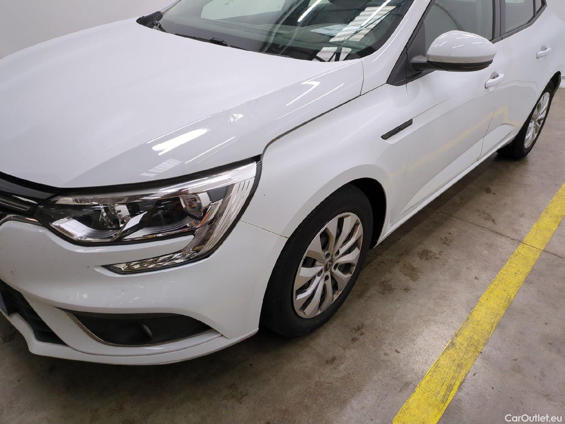  Renault  Megane  IV Berline 5pt. Société Air Nav 1.5 dCi 90CV BVM6 E6 #33