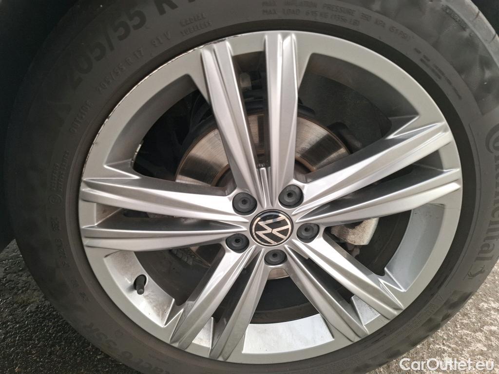  Volkswagen  T-CROSS VOLKSWAGEN  / 2018 / 5P / SUV 1.0 TSI 110ch DSG R-Line(SP) #4