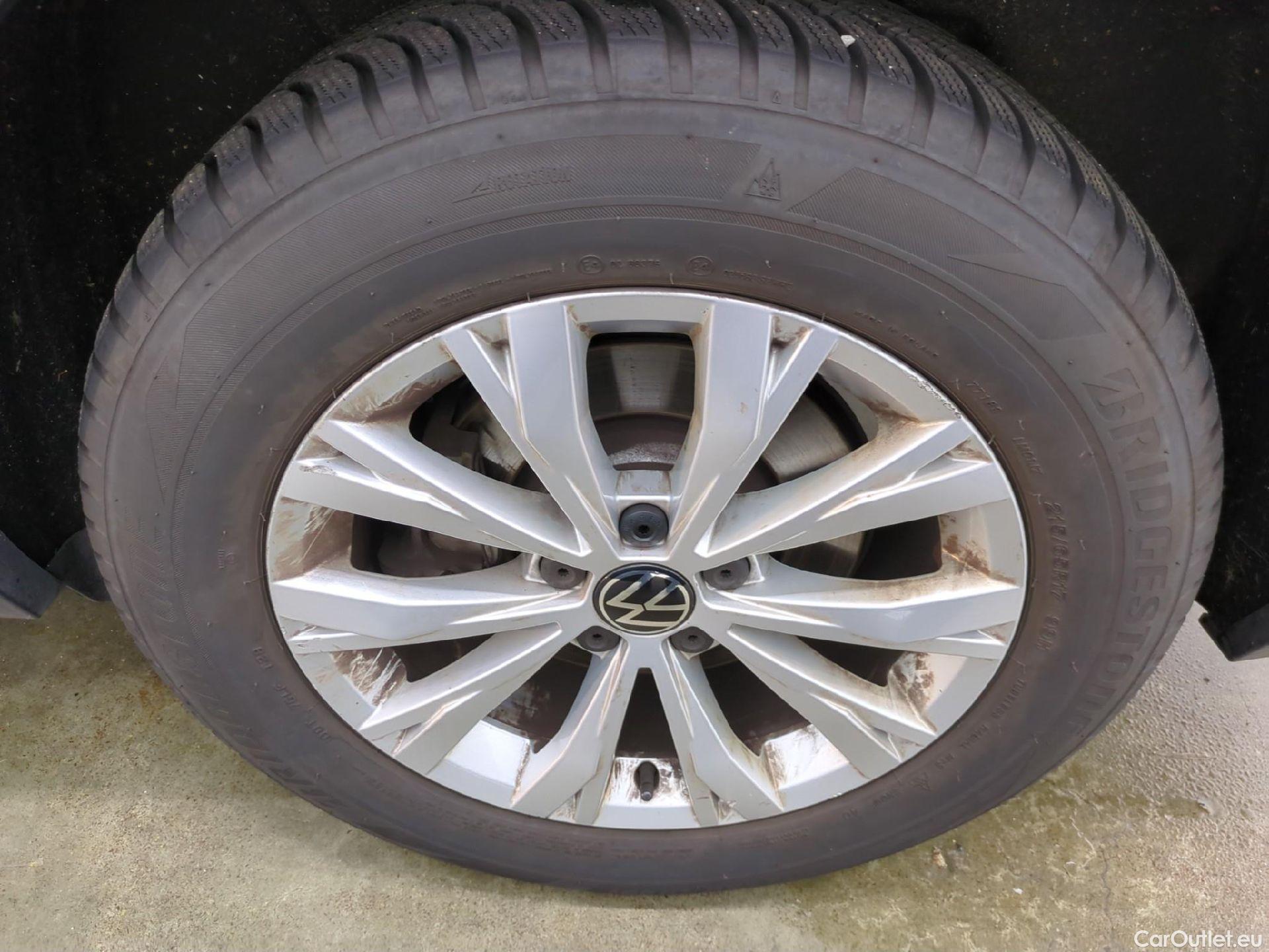  Volkswagen  Tiguan VOLKSWAGEN  / 2020 / 5P / SUV 1.4 eHybrid 245 DSG6 Life Business #13