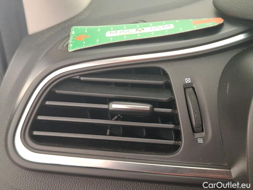  Renault  Kadjar RENAULT  / 2018 / 5P / Crossover Evolution dCi 115 EDC #8