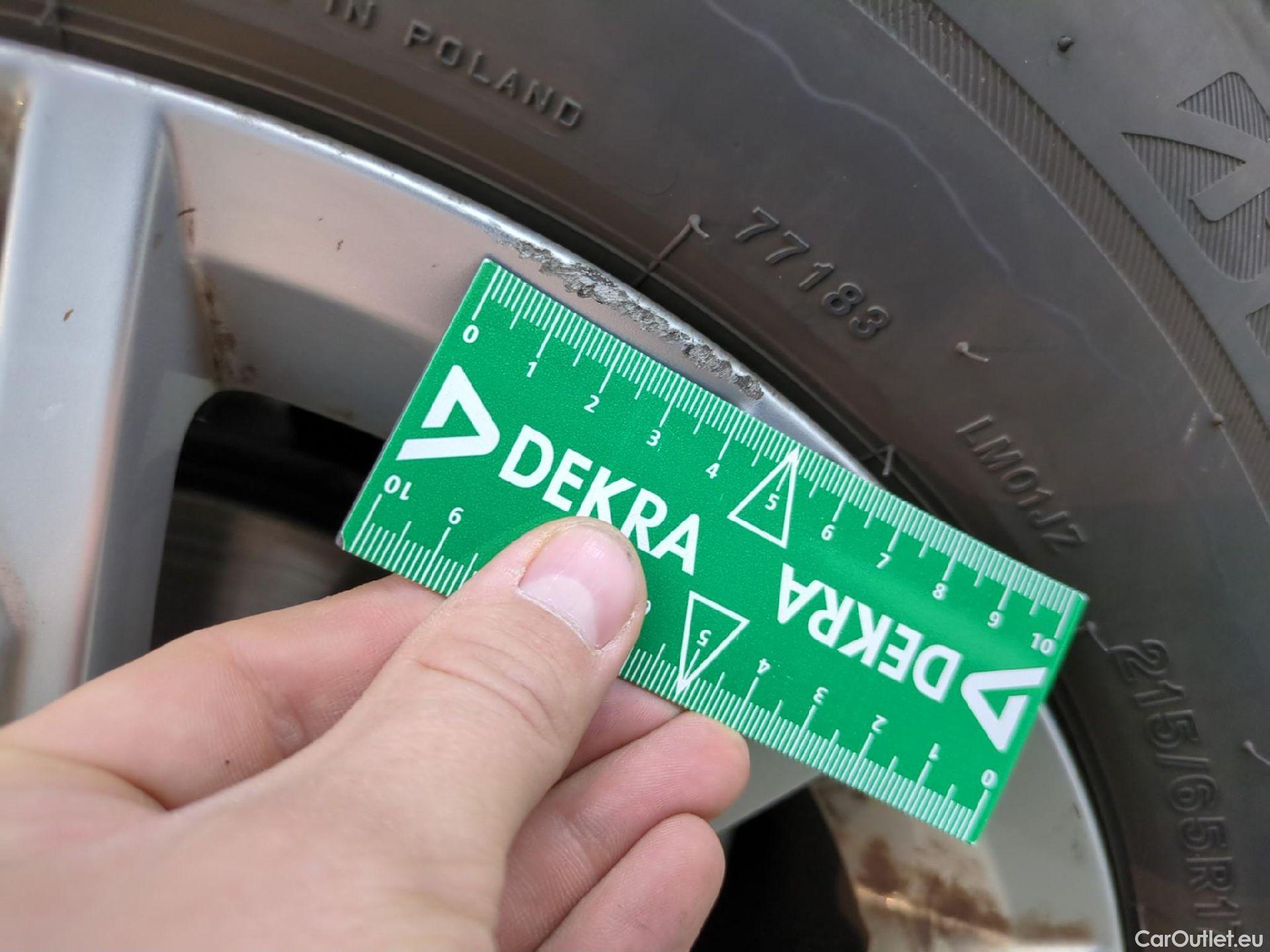  Volkswagen  Tiguan VOLKSWAGEN  / 2020 / 5P / SUV 1.4 eHybrid 245 DSG6 Life Business #17