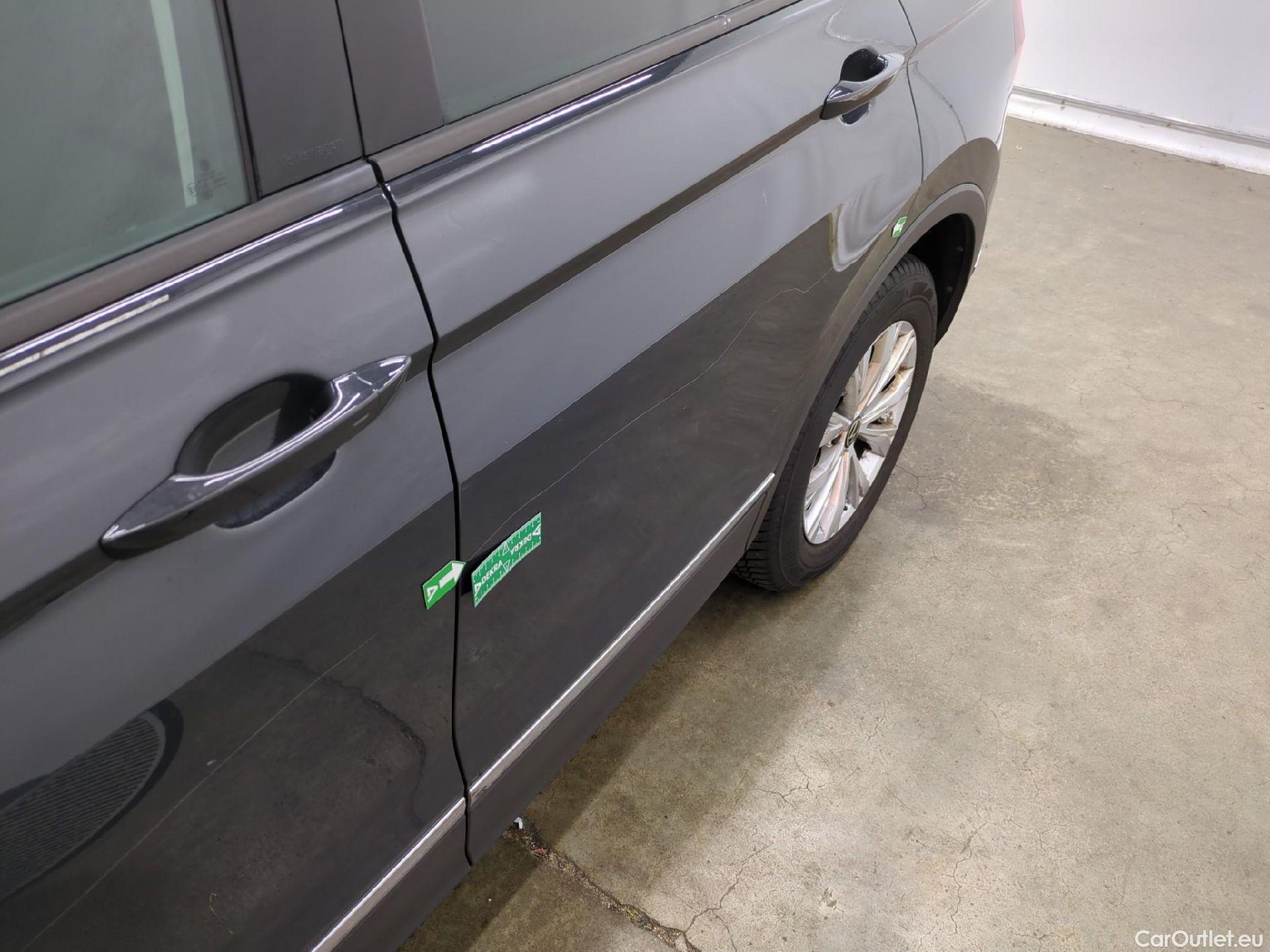  Volkswagen  Tiguan VOLKSWAGEN  / 2020 / 5P / SUV 1.4 eHybrid 245 DSG6 Life Business #35