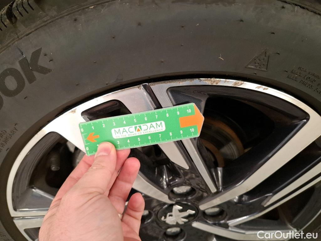  Peugeot  208  Allure Business 1.2 PureTech 100CV BVA8 E6d #10