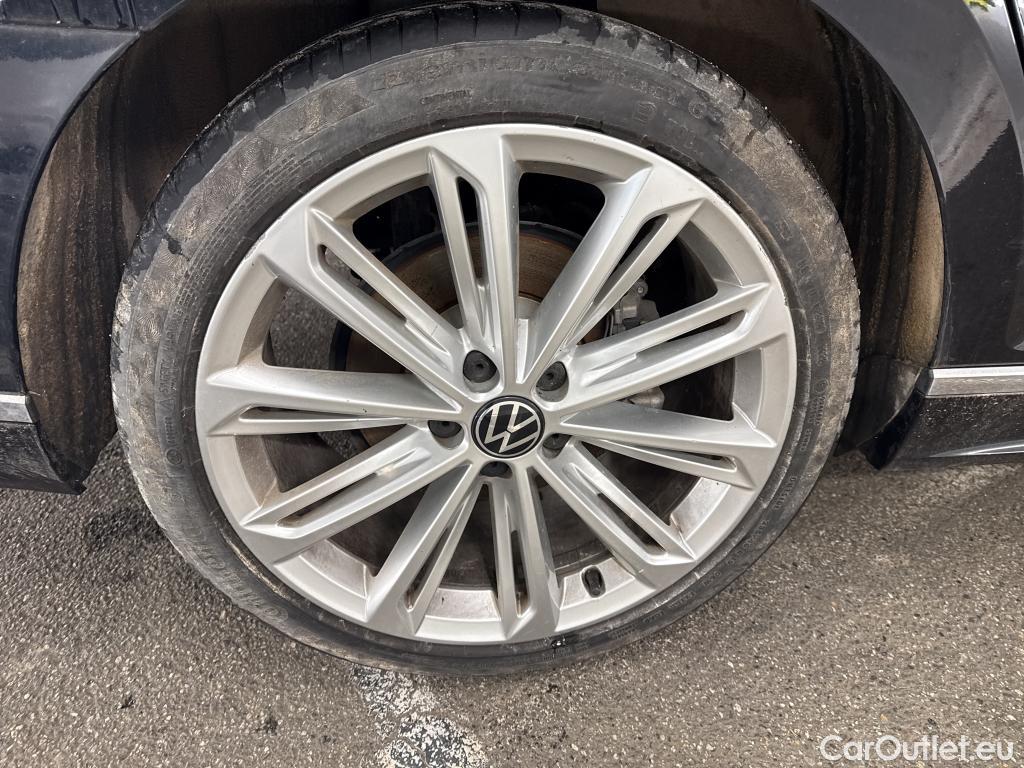  Volkswagen  Passat VOLKSWAGEN  / 2019 / 4P / Berline 2.0 TDI EVO SCR 200 4WD DSG7 R LINE #23