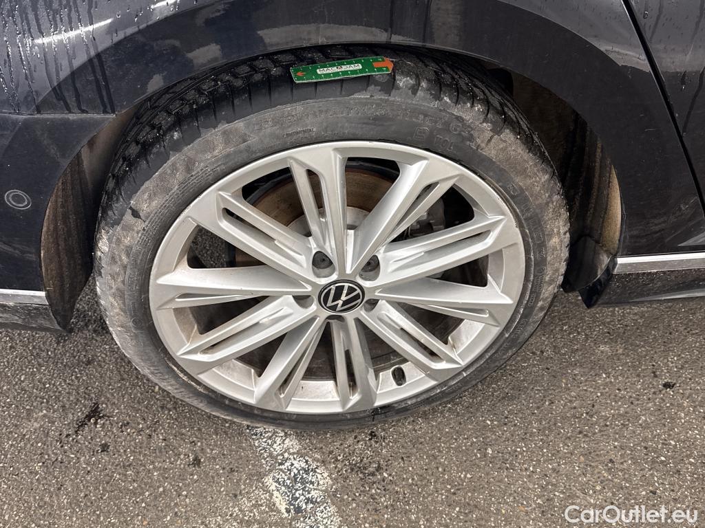  Volkswagen  Passat VOLKSWAGEN  / 2019 / 4P / Berline 2.0 TDI EVO SCR 200 4WD DSG7 R LINE #24