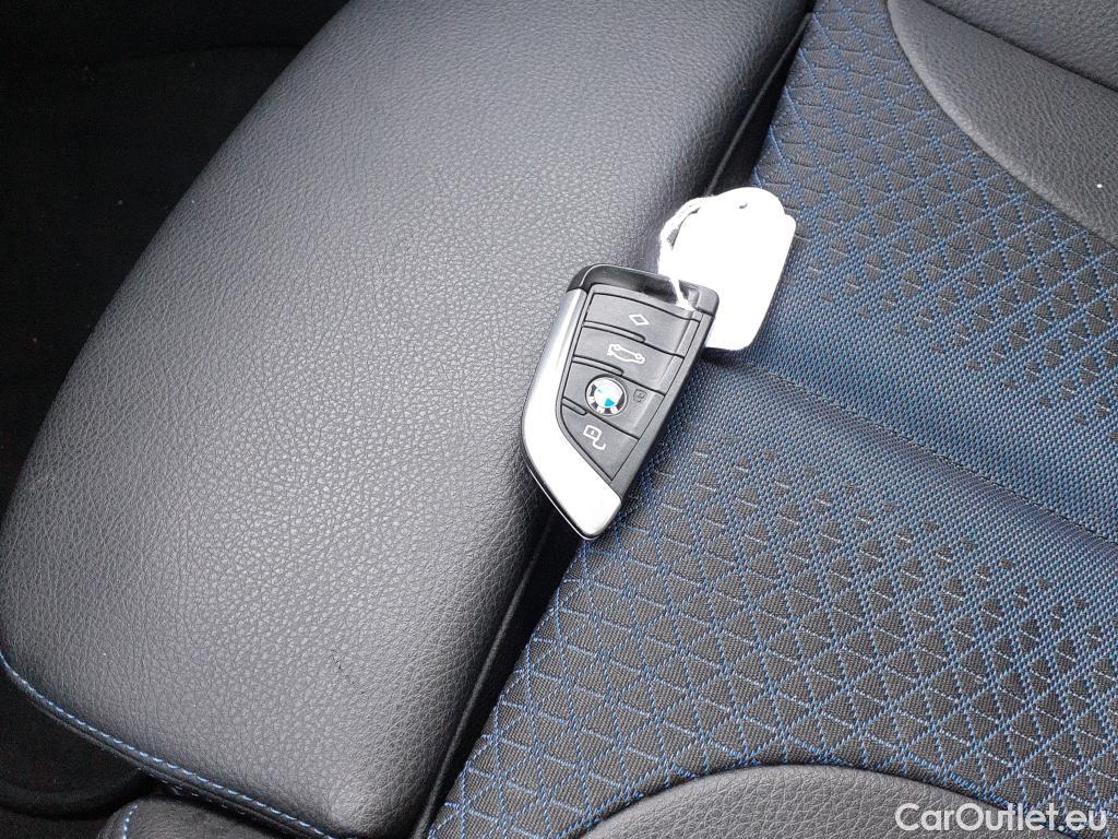  Bmw  Serie 1 BMW  / 2019 / 5P / berlina con portón 118i #4