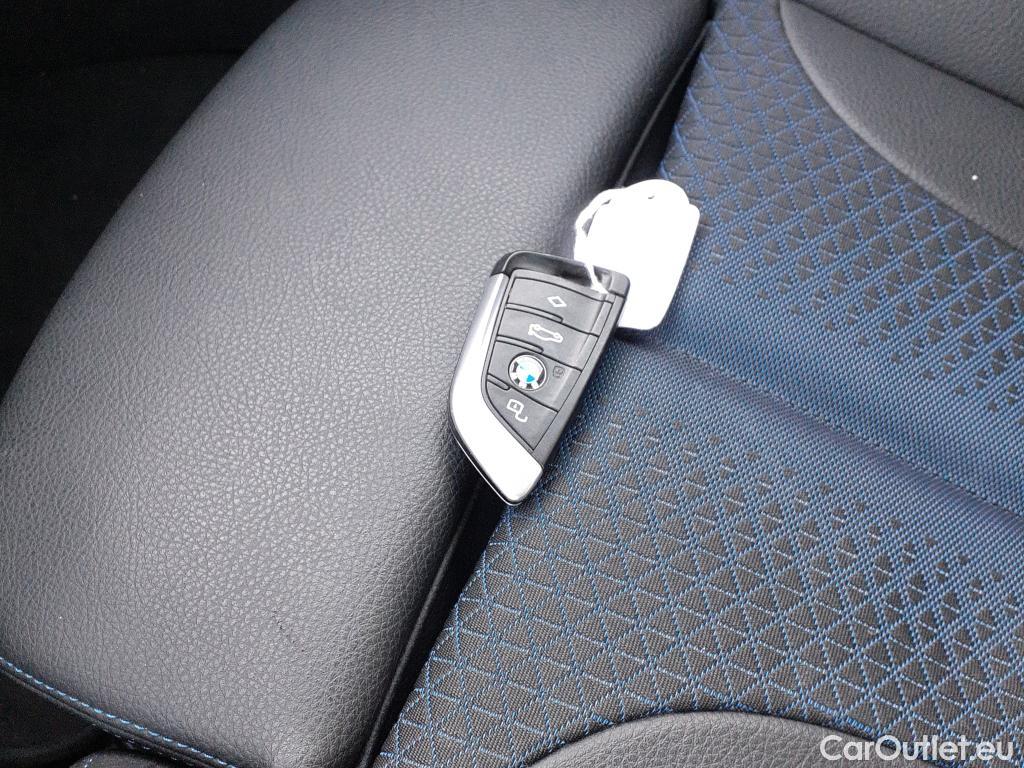  Bmw  Serie 1 BMW  / 2019 / 5P / berlina con portón 118i #3