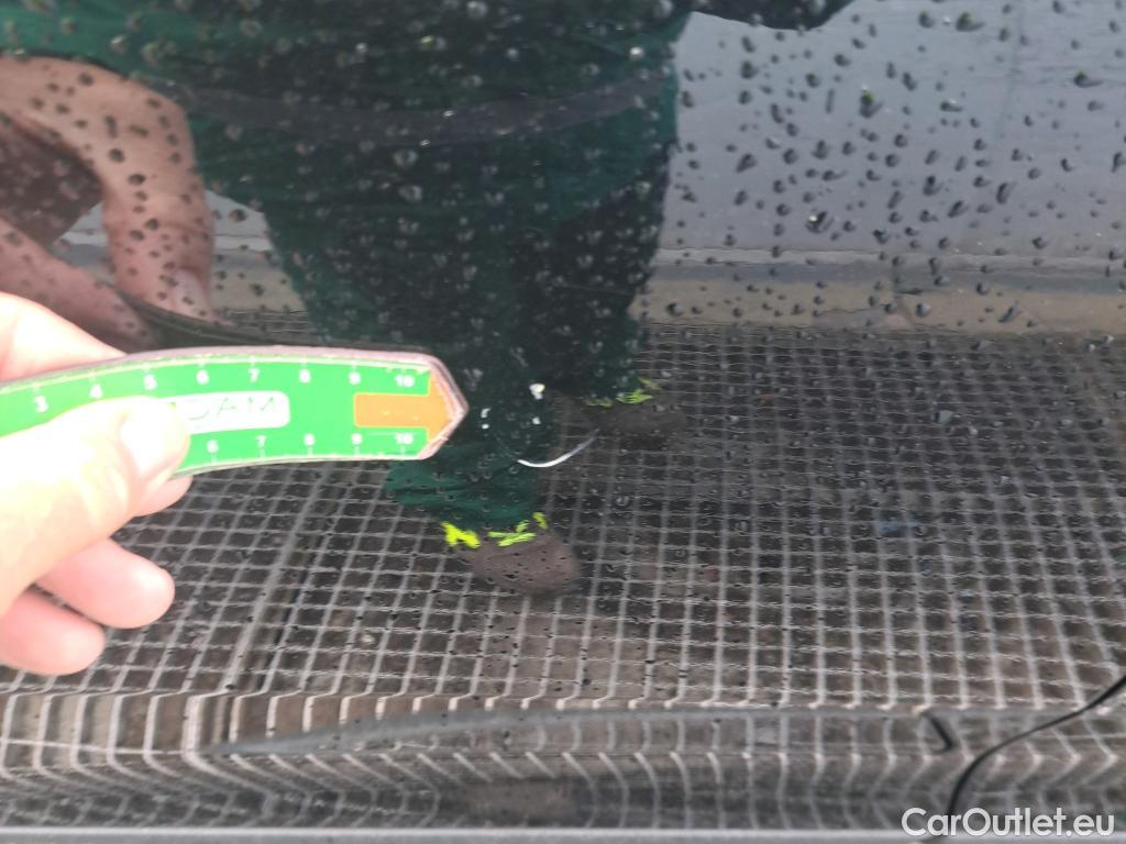  KIA  Niro KIA  / 2019 / 5P / crossover 1.6 GDi HEV 104kW (141CV) Drive #4