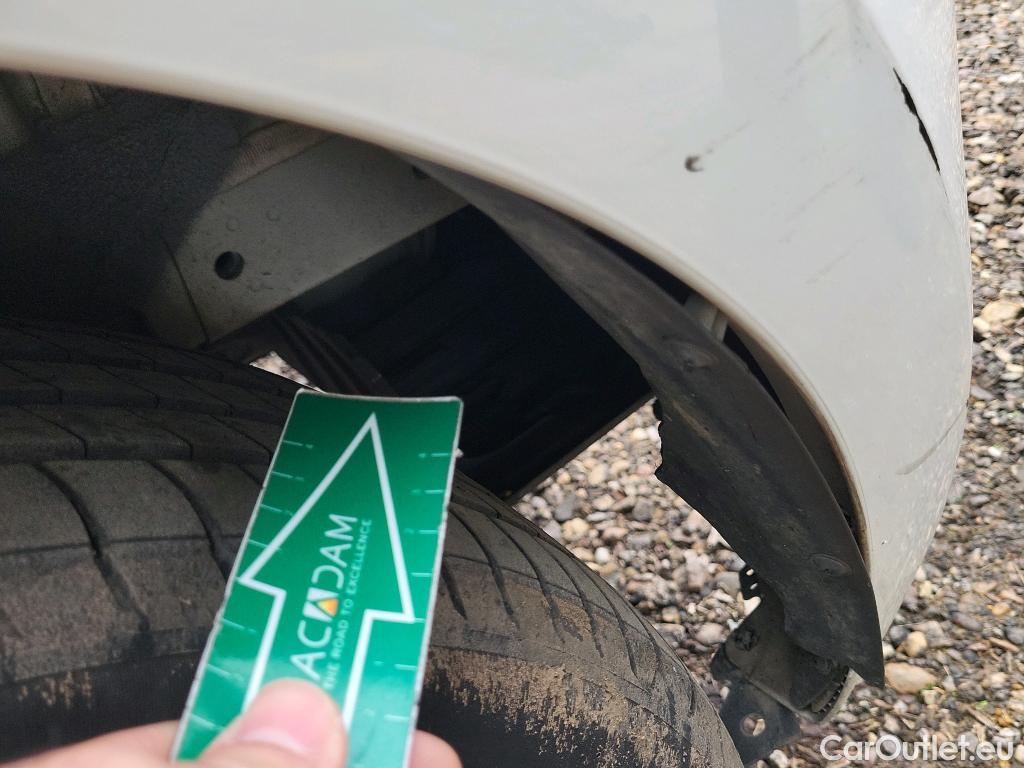  KIA  Rio KIA  / 2020 / 5P / berlina con portón 1.2 DPi 62kW (84CV) Concept #14