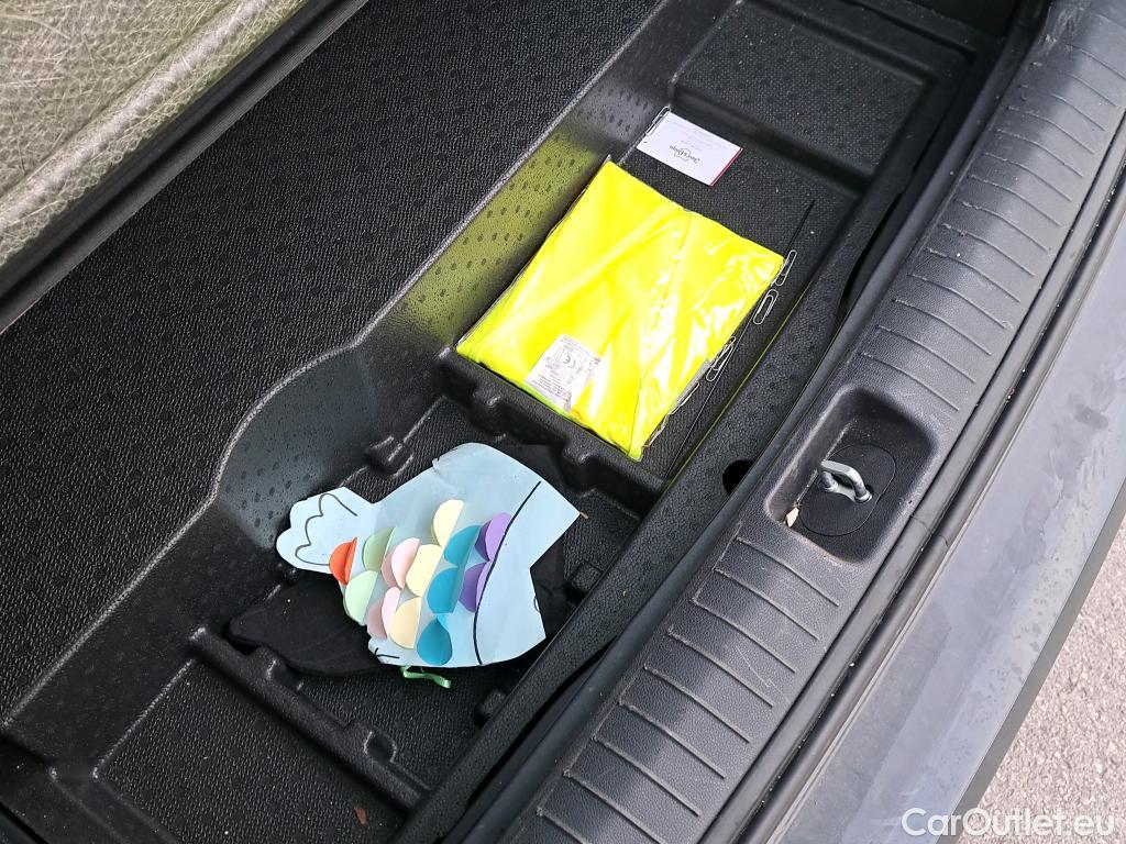  KIA  Sportage KIA  1.6MHEV Drive 100kW(136CV) 4x2(Crist Tintados) #3