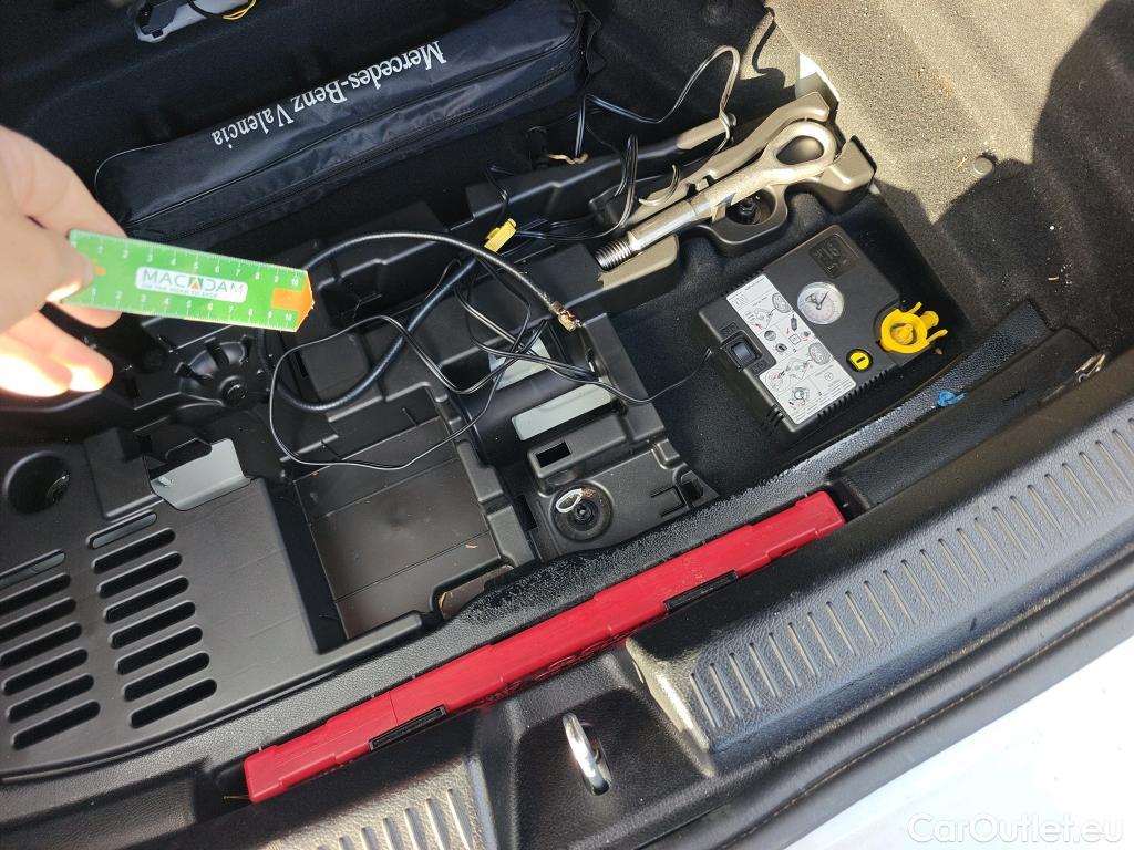  Mercedes  A-Klasse MERCEDES-BENZ Clase A / 2018 / 5P / berlina con portón A 200 #3