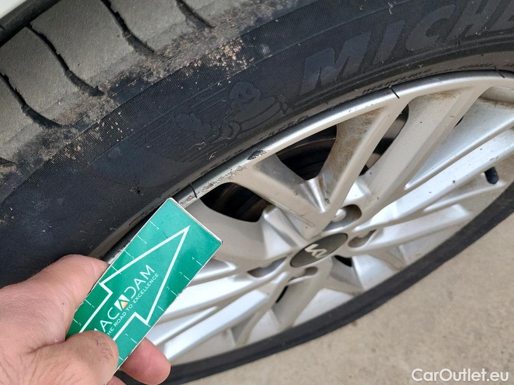  KIA  Rio KIA  / 2020 / 5P / berlina con portón 1.2 DPi 62kW (84CV) Concept #10