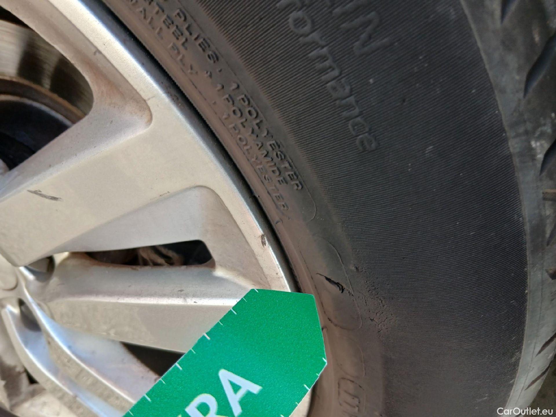  Peugeot  308 PEUGEOT  / 2017 / 5P / berlina con portón 5p Active Pack PureTech 110 S&S (AC) #6