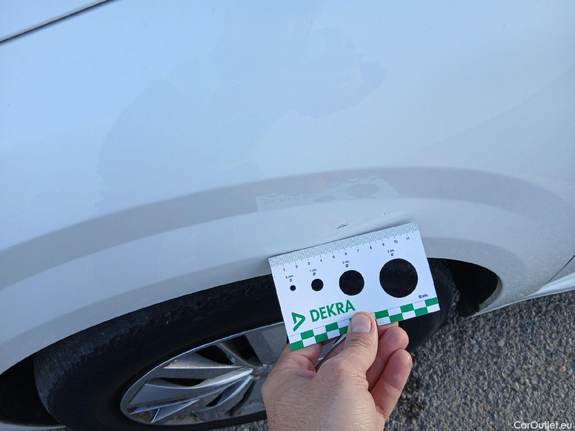  Peugeot  208 PEUGEOT  / 2019 / 5P / berlina con portón PureTech 55kW (75CV) Like #4