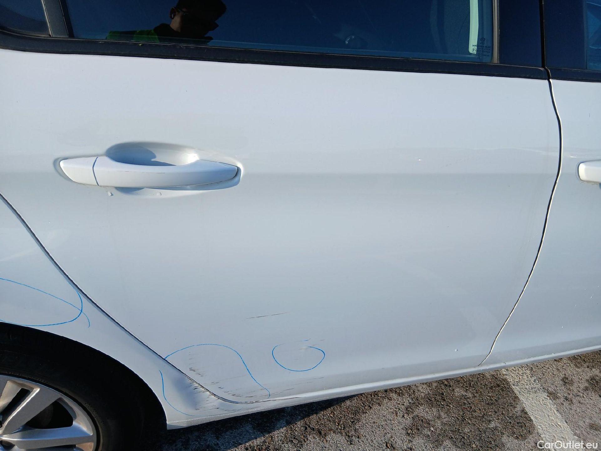  Peugeot  308 PEUGEOT  / 2017 / 5P / berlina con portón 5p Active Pack PureTech 110 S&S (AC) #33