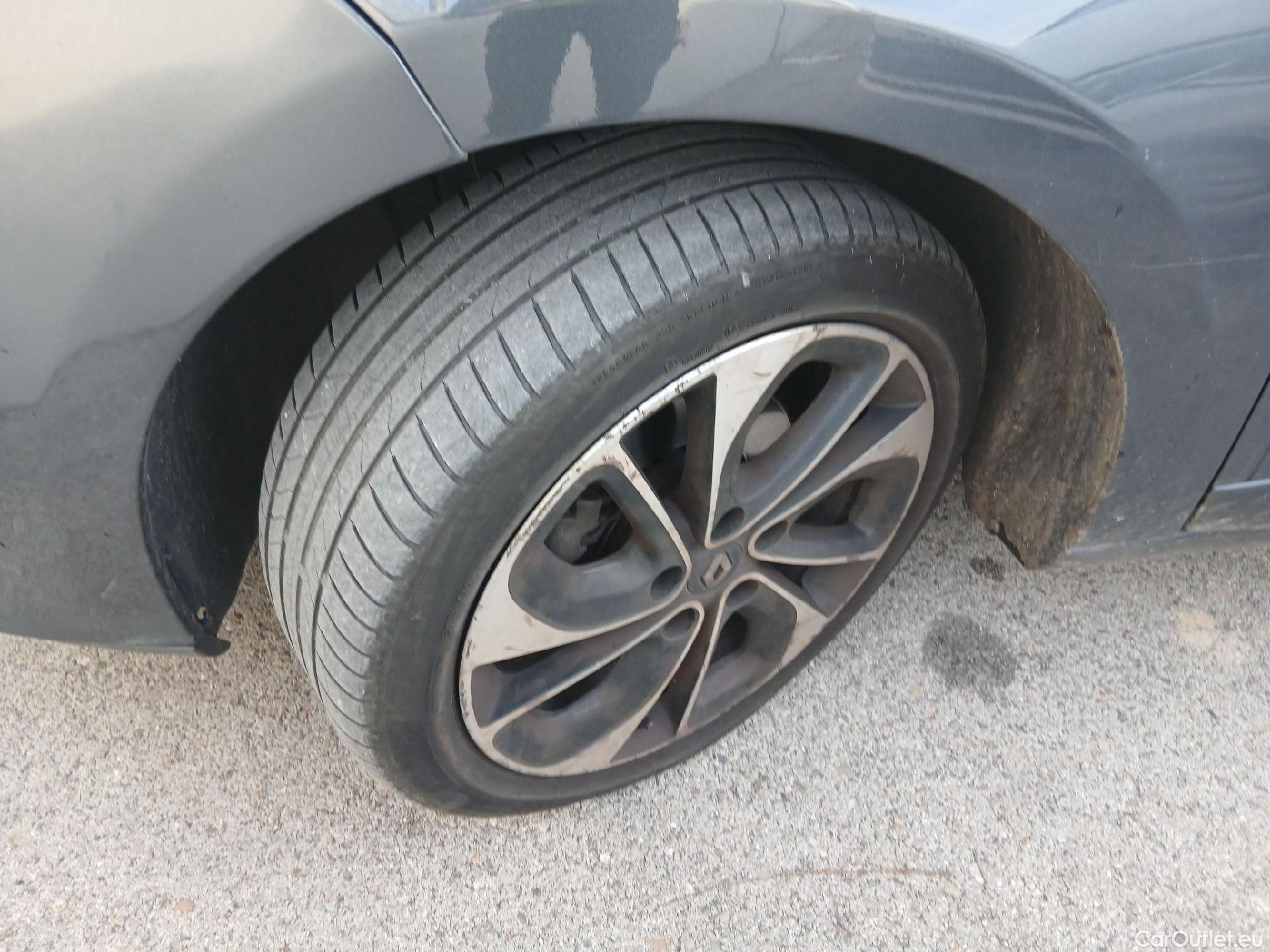  Renault  Megane RENAULT MÉGANE 5p 3G familiar Sp. Tou. Bose Energy dCi 130 S&S Euro 6 #2