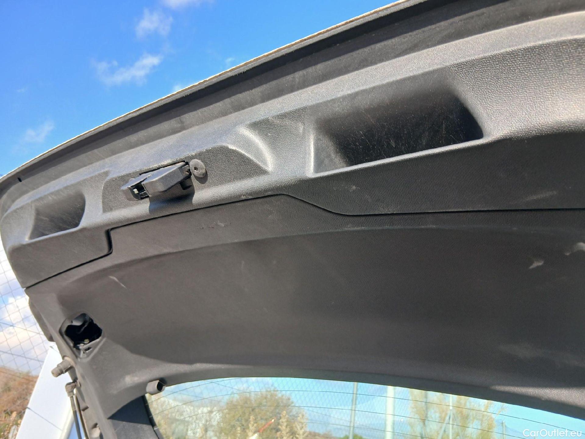  Peugeot  308 PEUGEOT  / 2017 / 5P / berlina con portón 5p Active Pack PureTech 110 S&S (AC) #7