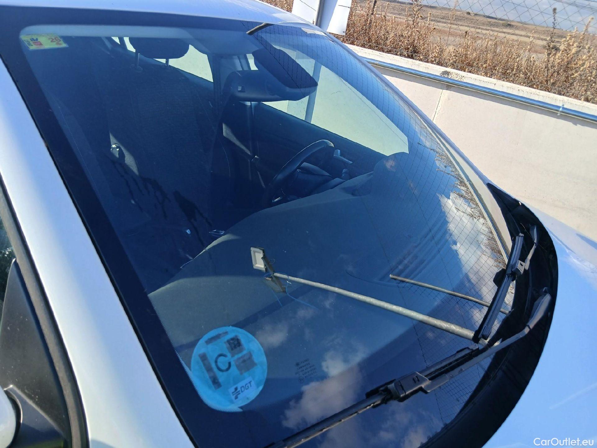  Peugeot  308 PEUGEOT  / 2017 / 5P / berlina con portón 5p Active Pack PureTech 110 S&S (AC) #11