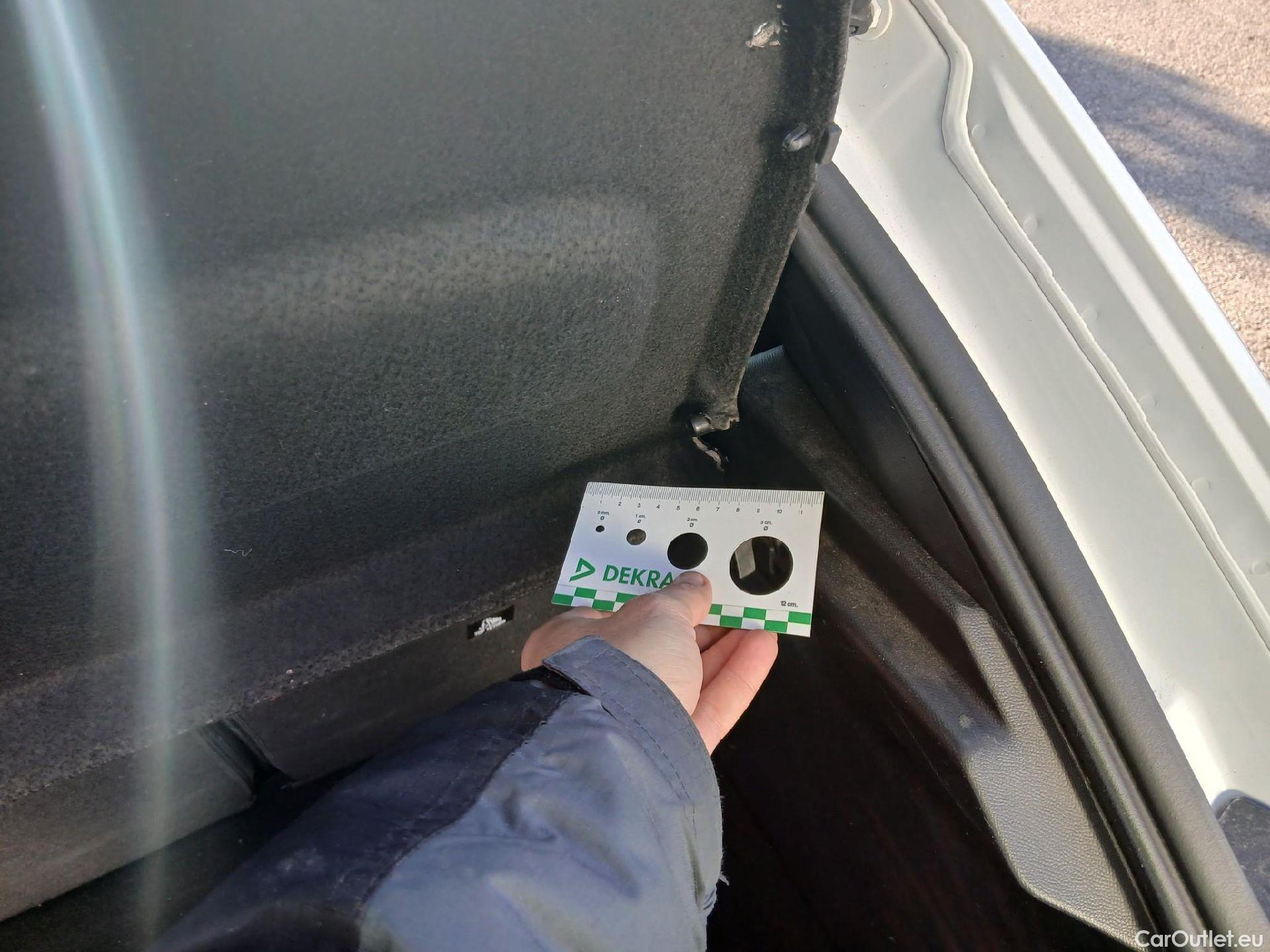  Peugeot  208 PEUGEOT  / 2019 / 5P / berlina con portón PureTech 55kW (75CV) Like #13