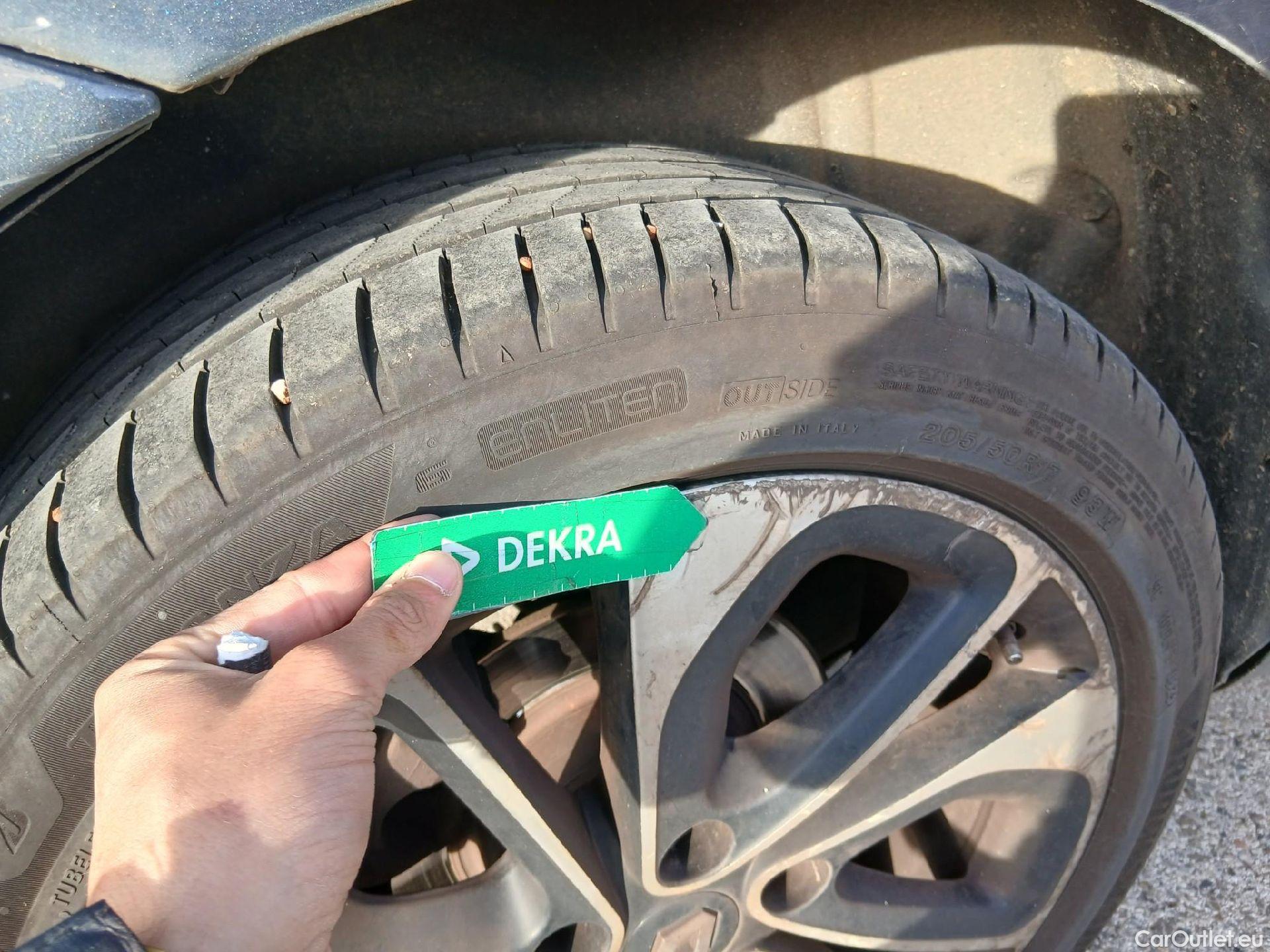  Renault  Megane RENAULT MÉGANE 5p 3G familiar Sp. Tou. Bose Energy dCi 130 S&S Euro 6 #61