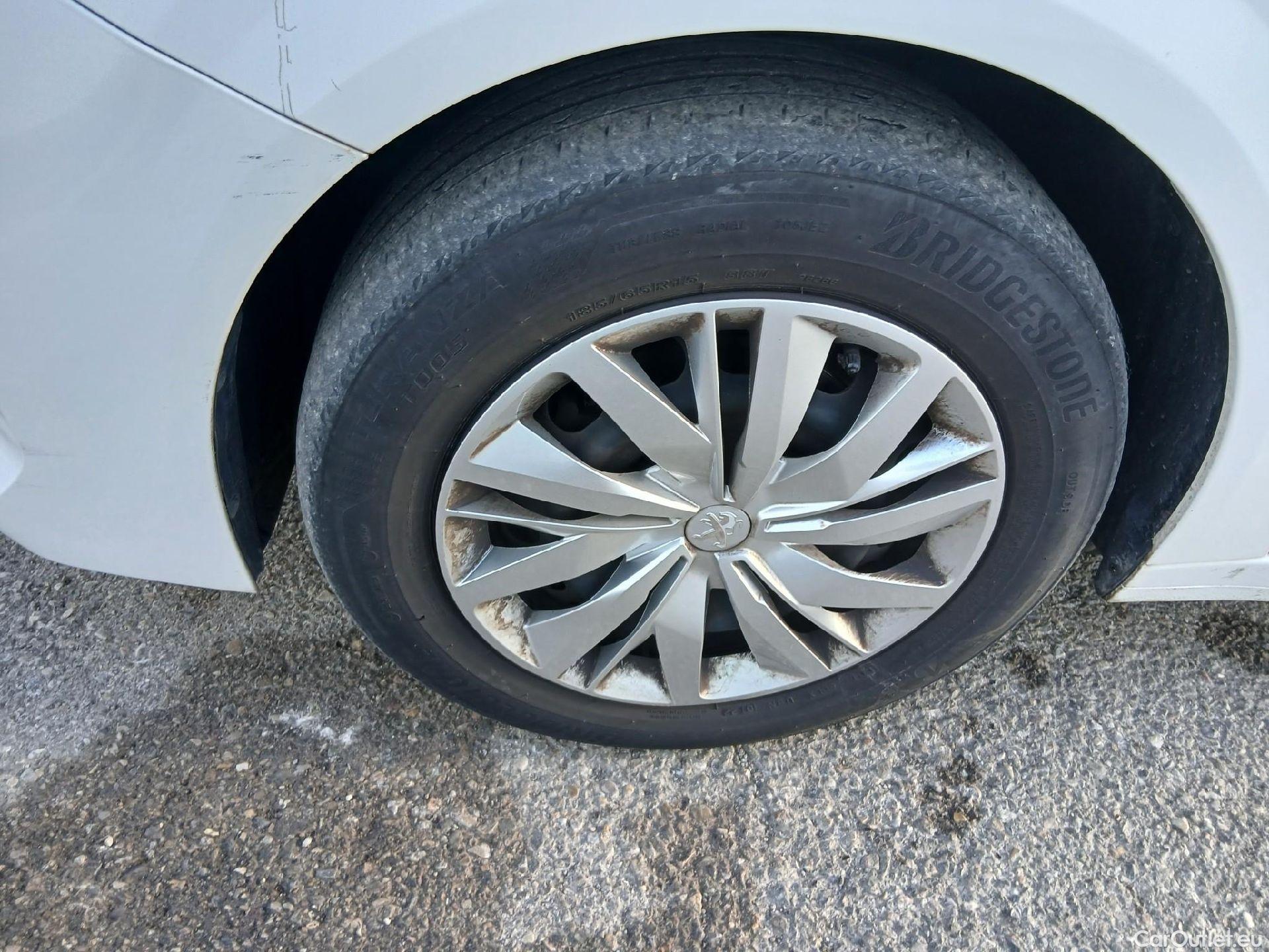  Peugeot  208 PEUGEOT  / 2019 / 5P / berlina con portón PureTech 55kW (75CV) Like #20