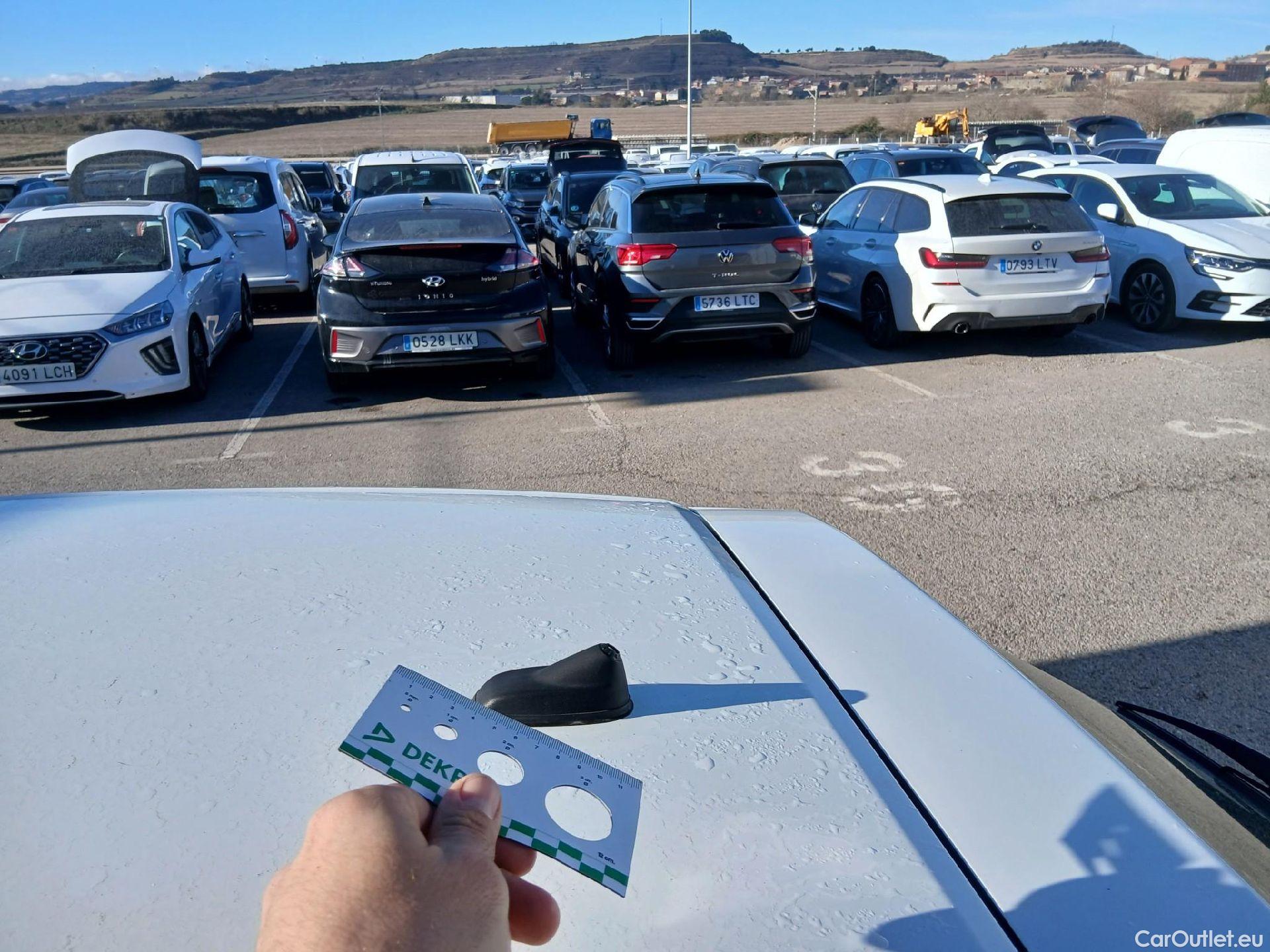  Peugeot  208 PEUGEOT  / 2019 / 5P / berlina con portón PureTech 55kW (75CV) Like #17