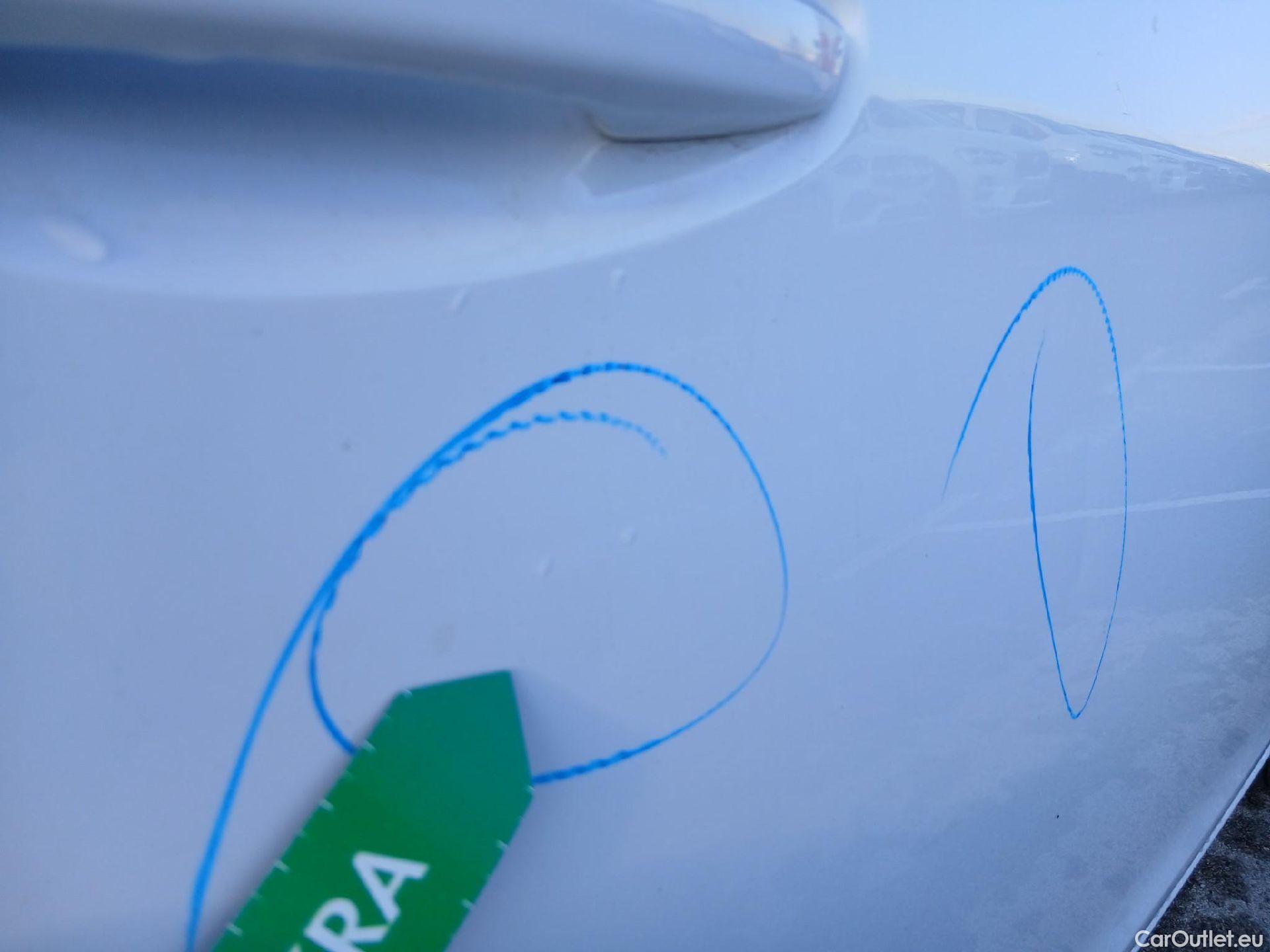  Peugeot  308 PEUGEOT  / 2017 / 5P / berlina con portón 5p Active Pack PureTech 110 S&S (AC) #36