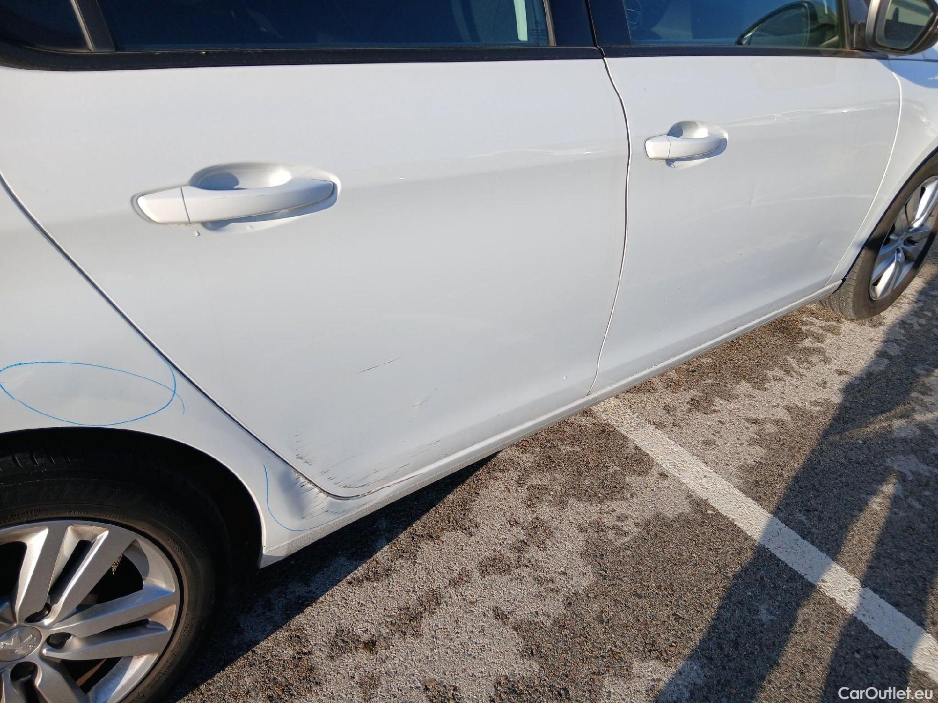  Peugeot  308 PEUGEOT  / 2017 / 5P / berlina con portón 5p Active Pack PureTech 110 S&S (AC) #32