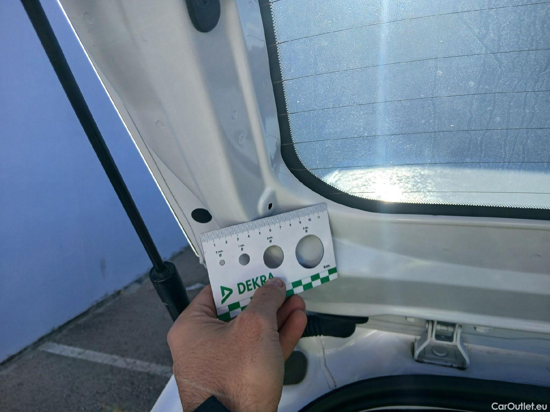  Peugeot  208 PEUGEOT  / 2019 / 5P / berlina con portón PureTech 55kW (75CV) Like #16