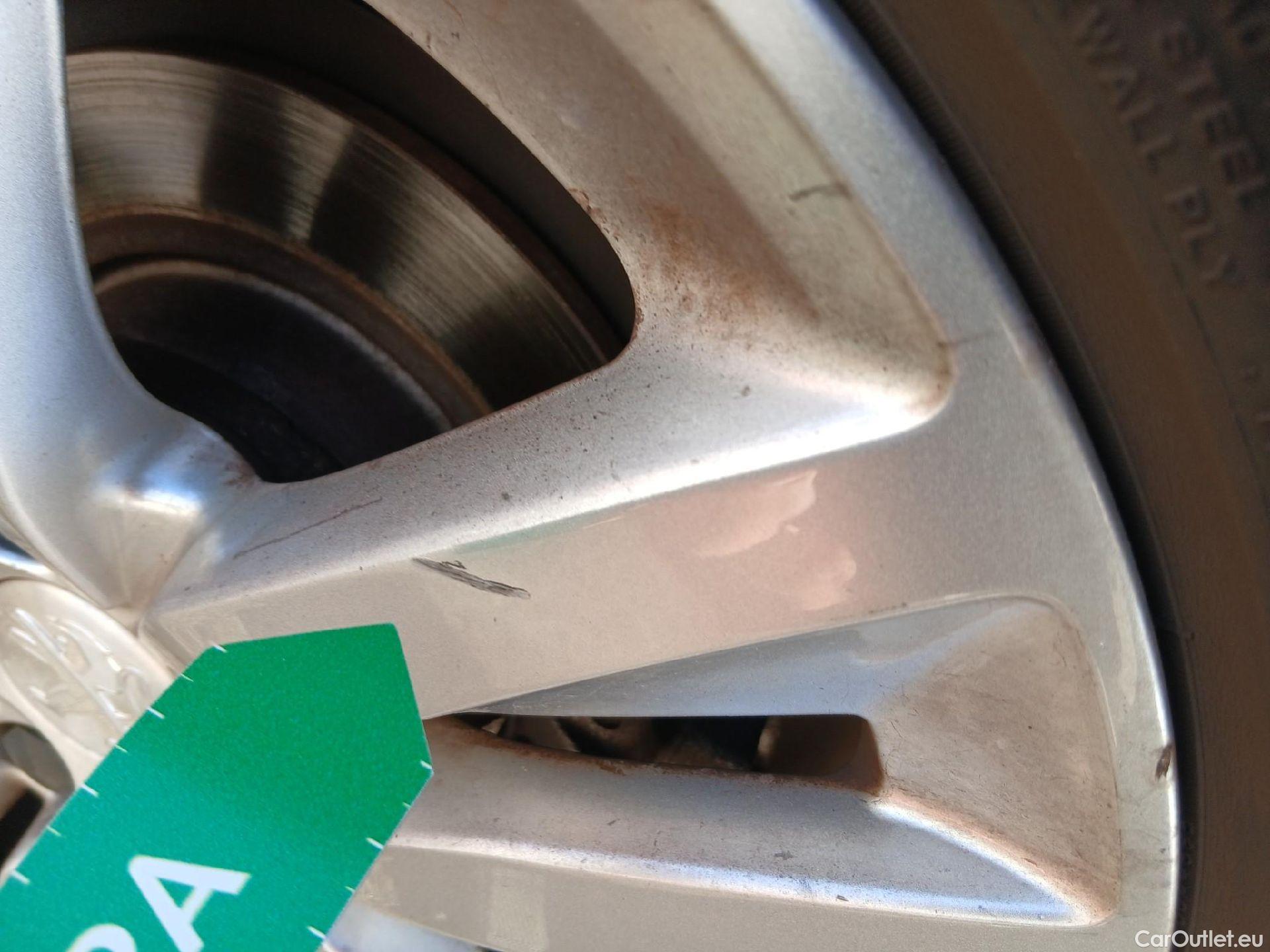  Peugeot  308 PEUGEOT  / 2017 / 5P / berlina con portón 5p Active Pack PureTech 110 S&S (AC) #3