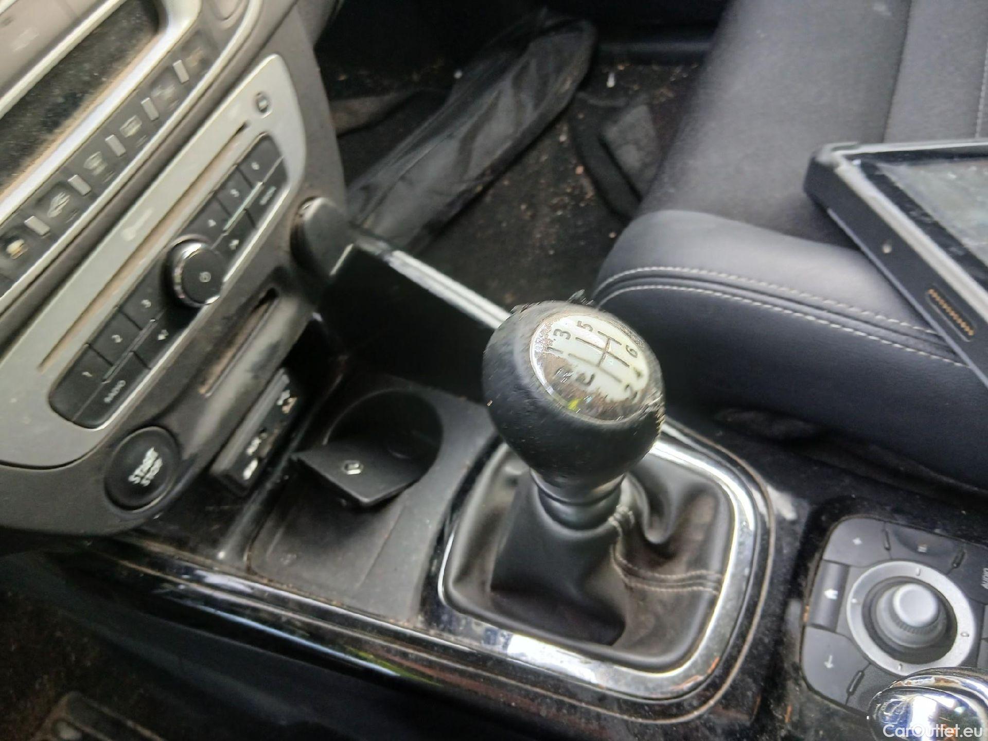  Renault  Megane RENAULT MÉGANE 5p 3G familiar Sp. Tou. Bose Energy dCi 130 S&S Euro 6 #34