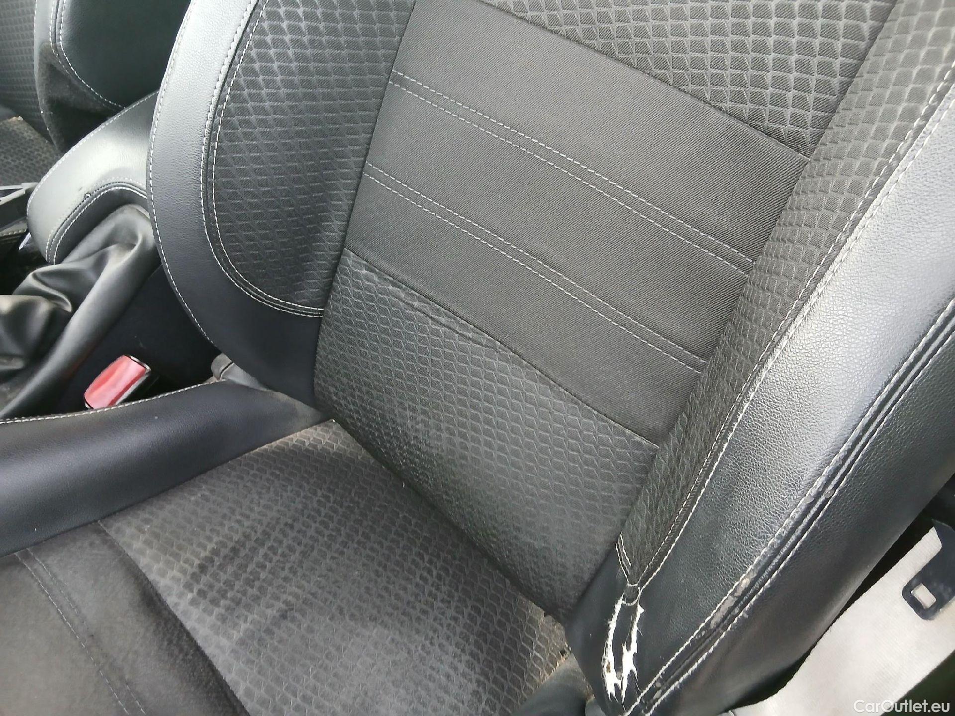  Renault  Megane RENAULT MÉGANE 5p 3G familiar Sp. Tou. Bose Energy dCi 130 S&S Euro 6 #32