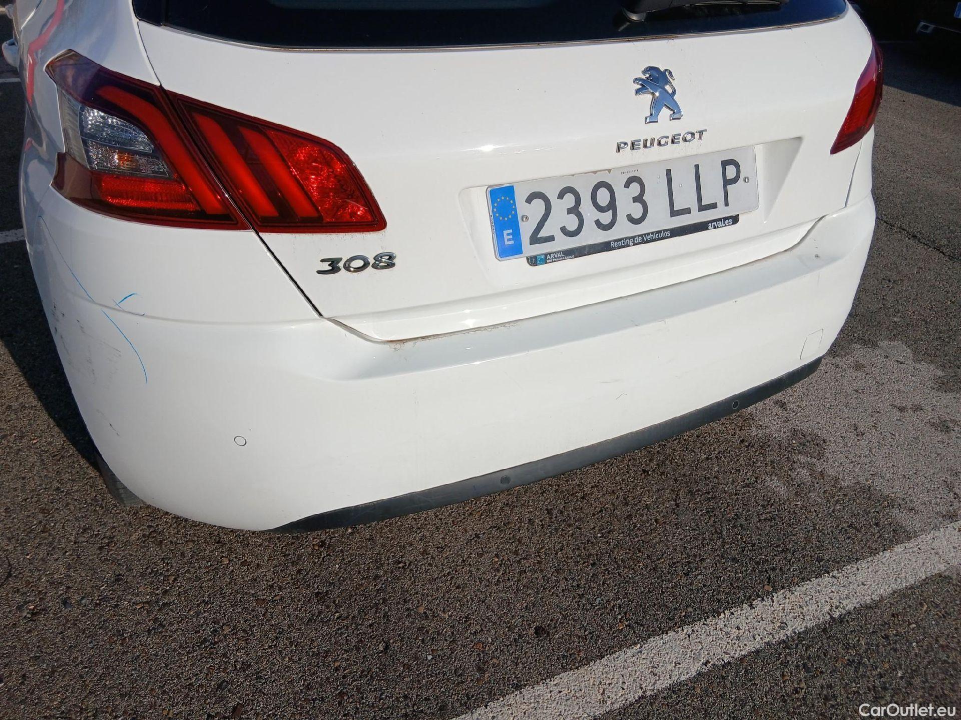  Peugeot  308 PEUGEOT  / 2017 / 5P / berlina con portón 5p Active Pack PureTech 110 S&S (AC) #28