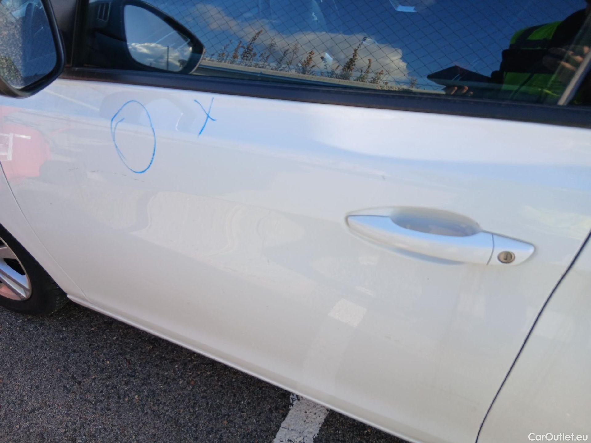  Peugeot  308 PEUGEOT  / 2017 / 5P / berlina con portón 5p Active Pack PureTech 110 S&S (AC) #19