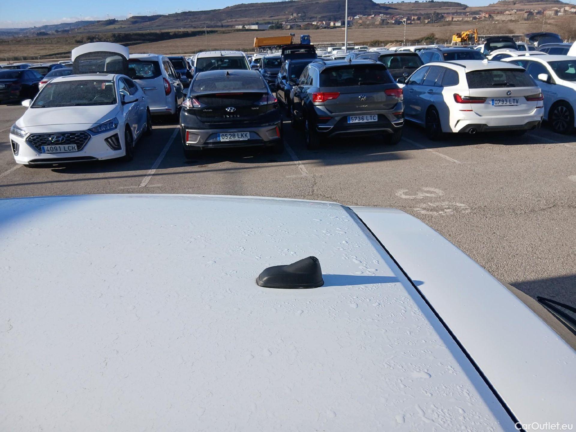  Peugeot  208 PEUGEOT  / 2019 / 5P / berlina con portón PureTech 55kW (75CV) Like #18