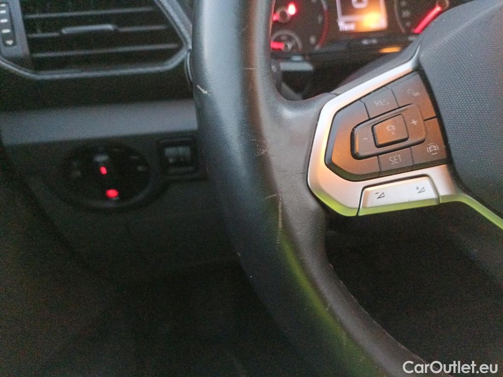  Volkswagen  T-CROSS VOLKSWAGEN  / 2018 / 5P / todoterreno Advance 1.0 TSI 81kW (110CV) DSG (AC3) #15