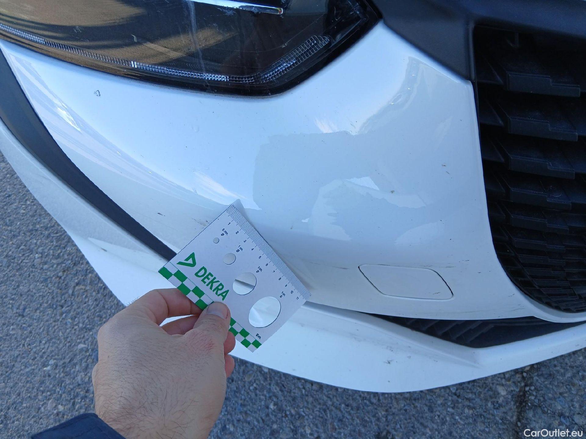  Peugeot  208 PEUGEOT  / 2019 / 5P / berlina con portón PureTech 55kW (75CV) Like #2