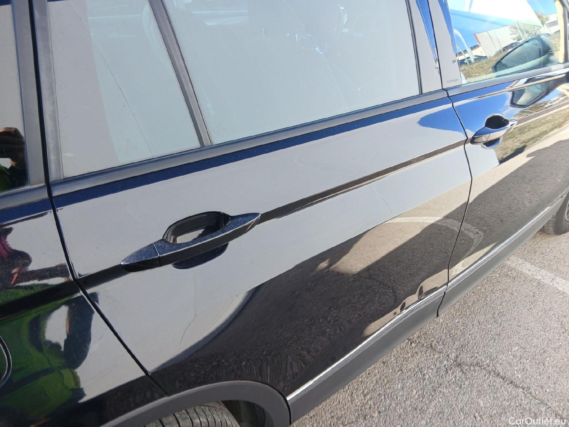  Volkswagen  Tiguan VOLKSWAGEN  / 2020 / 5P / todoterreno Life 2.0 TDI 110kW (150CV) #16