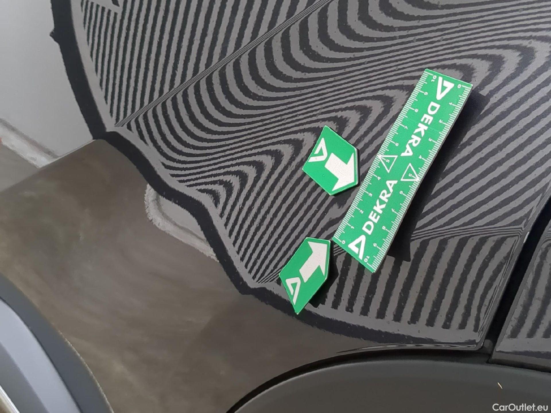  Toyota  C-HR TOYOTA  / 2016 / 5P / SUV 2.0 HYBRIDE 184 DISTINCTIVE #16