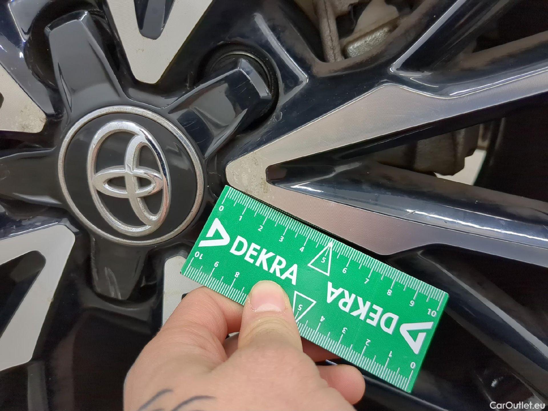  Toyota  C-HR TOYOTA  / 2016 / 5P / SUV 2.0 HYBRIDE 184 DISTINCTIVE #9