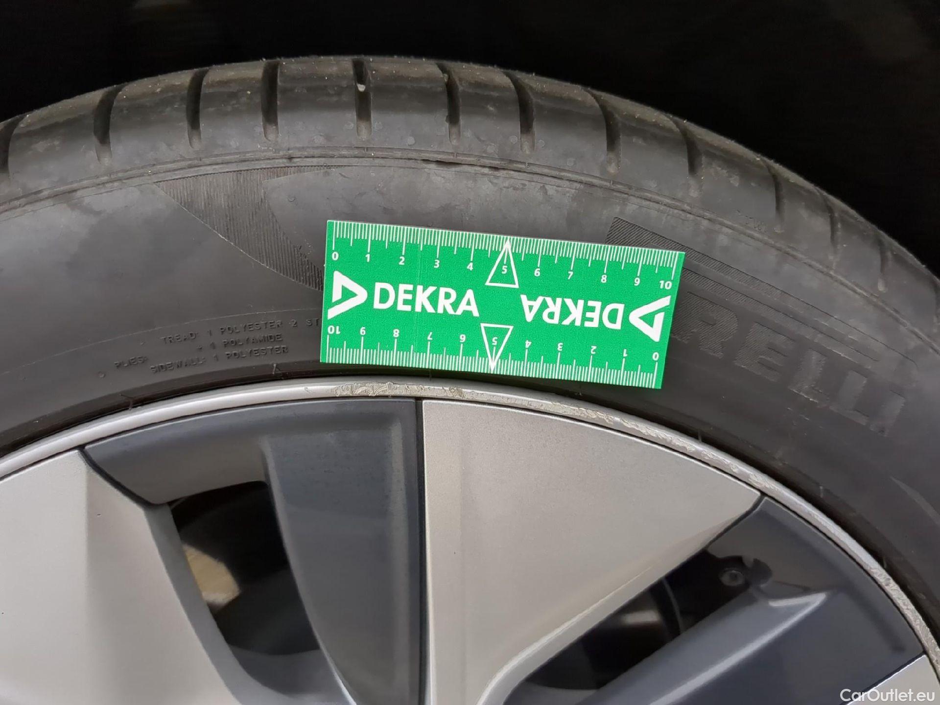  Tesla  Model Y TESLA  / 2021 / 5P / SUV RWD #19