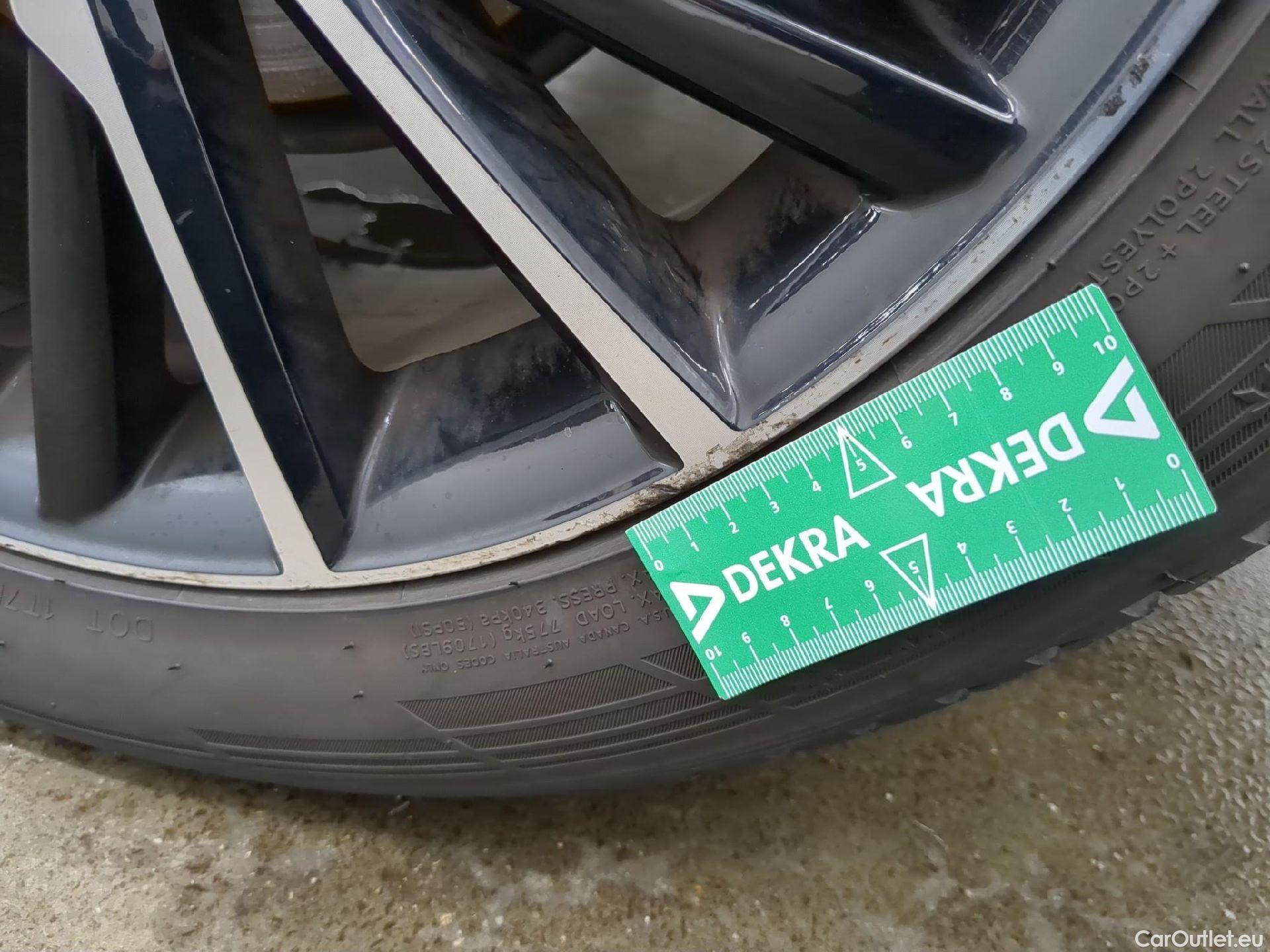  Toyota  C-HR TOYOTA  / 2016 / 5P / SUV 2.0 HYBRIDE 184 DISTINCTIVE #8