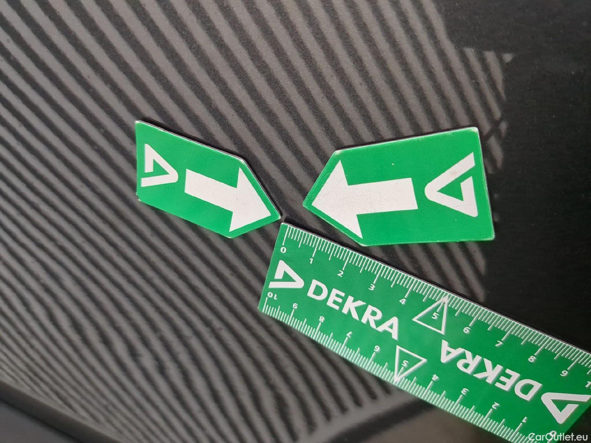  Toyota  C-HR TOYOTA  / 2016 / 5P / SUV 2.0 HYBRIDE 184 DISTINCTIVE #13