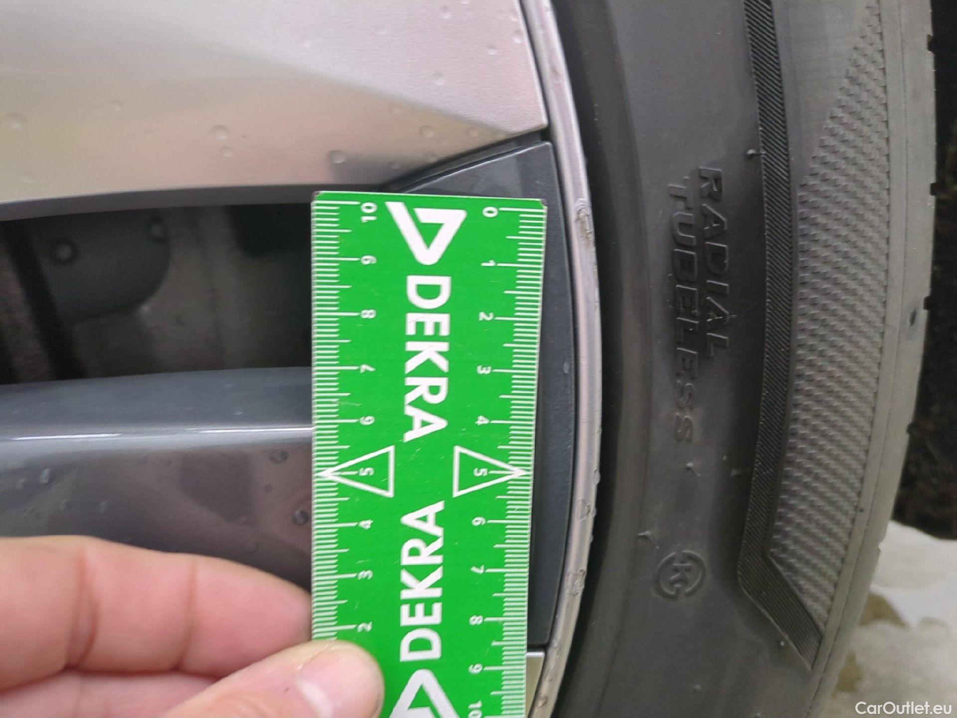  Tesla  Model Y TESLA  / 2021 / 5P / SUV RWD #4