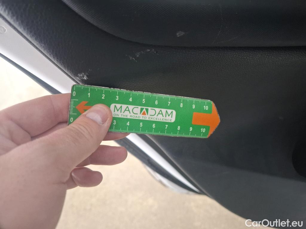  Toyota  Yaris TOYOTA  Hybride / 2019 / 5P / Berline Hybride 116h France #25