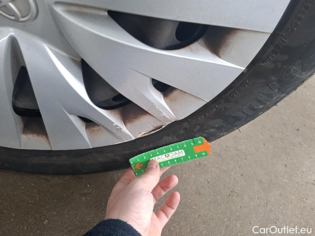  Toyota  Yaris TOYOTA  Hybride / 2019 / 5P / Berline Hybride 116h France #33