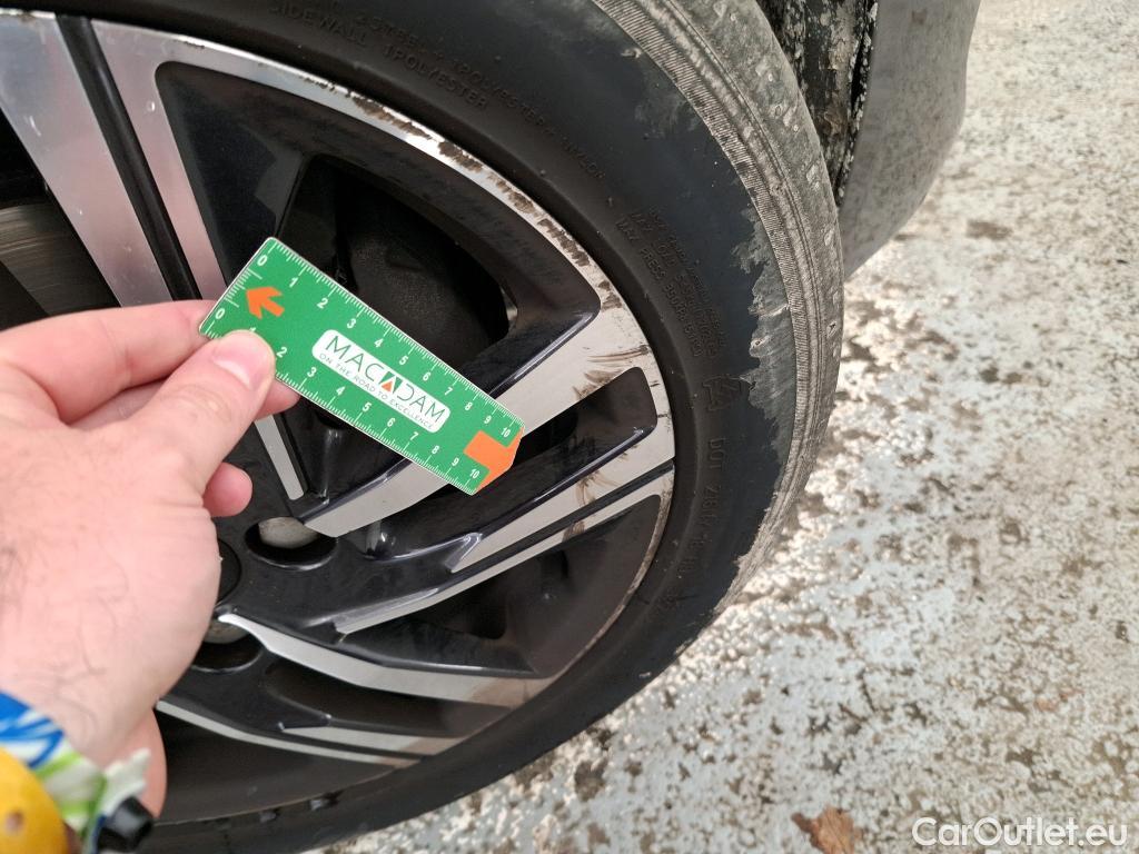  Peugeot  208  Allure Business 1.2 PureTech 100CV BVA8 E6d #18