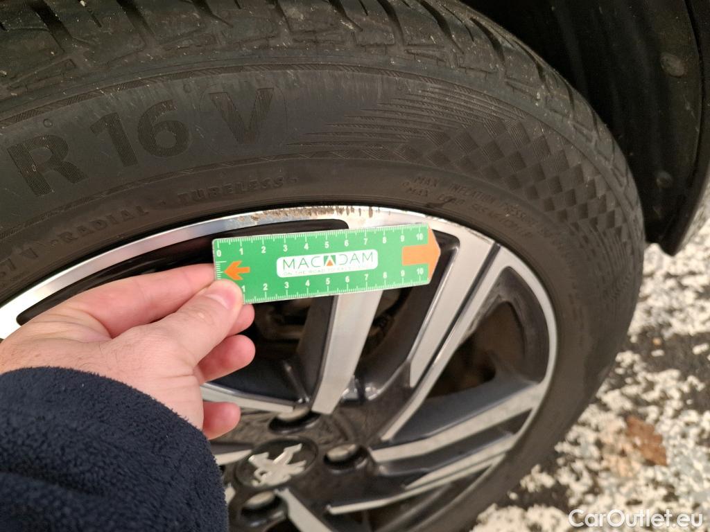  Peugeot  208  Allure Business 1.2 PureTech 100CV BVA8 E6d #29